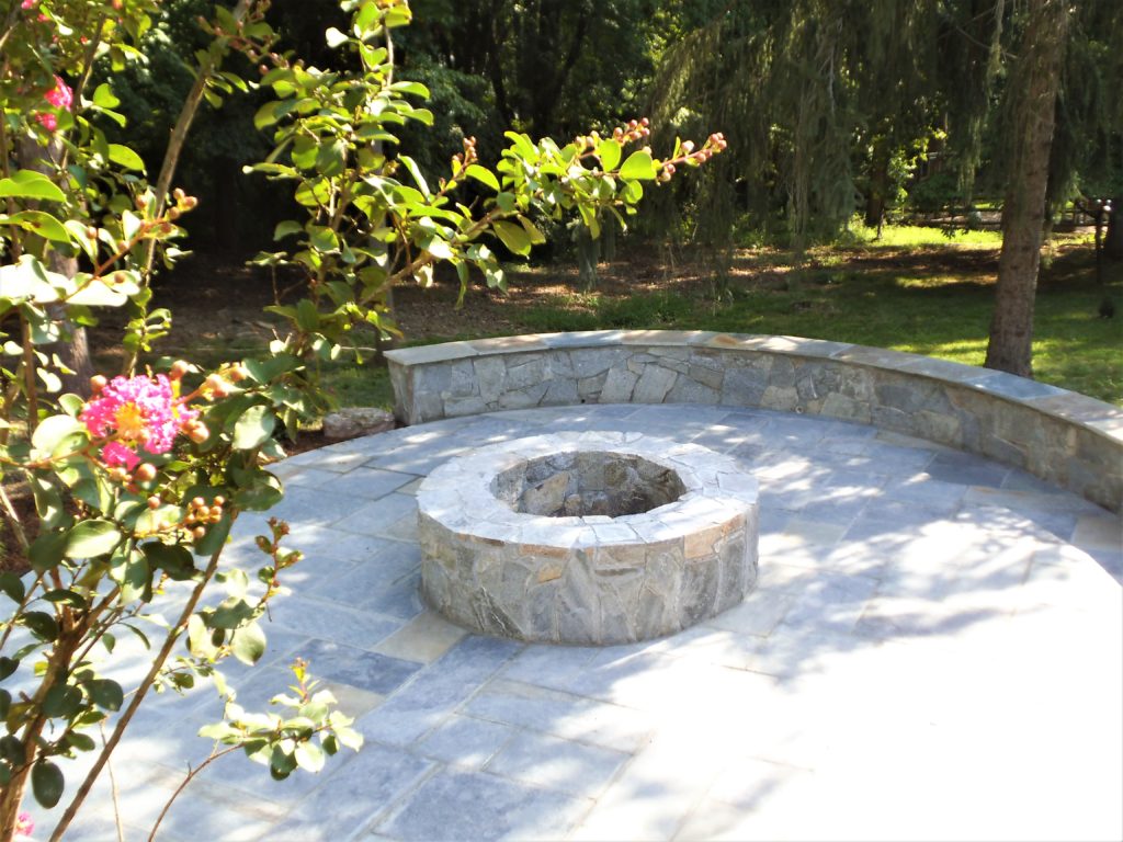 Stone round fire pit