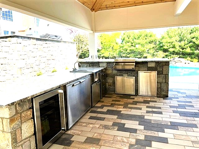 Keys To An Outstanding Outdoor Kitchen and Bar - Potomac, MD