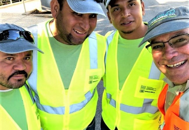 group photo of the allentuck landsaping team